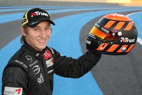 Renger van der Zande experimenteert met nieuwe 'look' Arai-helm